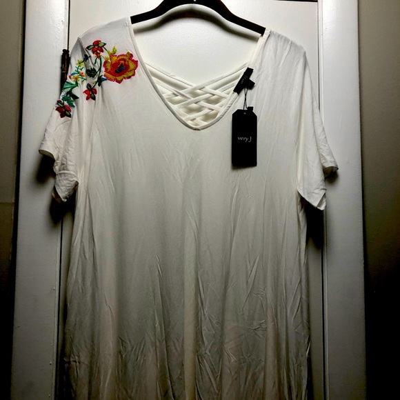 🌸🌺 EMBROIDERED FLORAL DRESS/COVERALL🌺🌸 - Picture 1 of 3